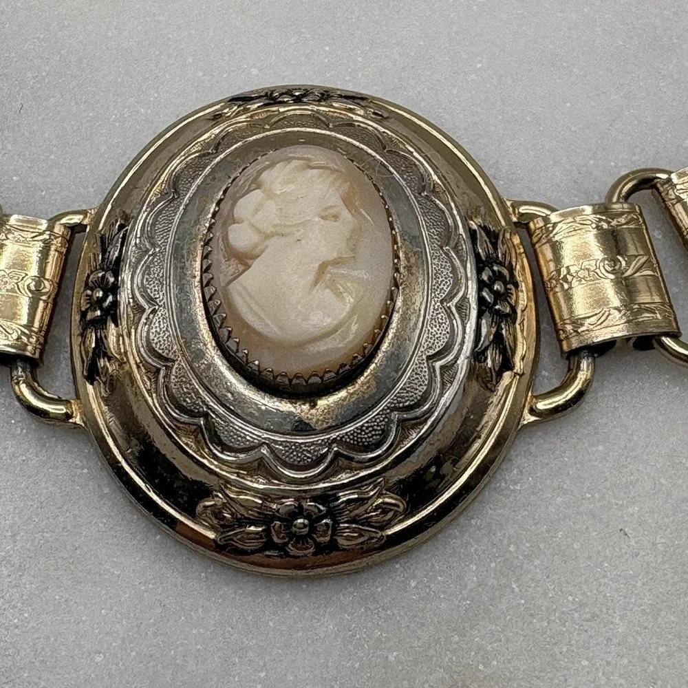 Vintage Coro Cameo Bracelet Book Link Gold Tone Shell Victorian Revival READ
